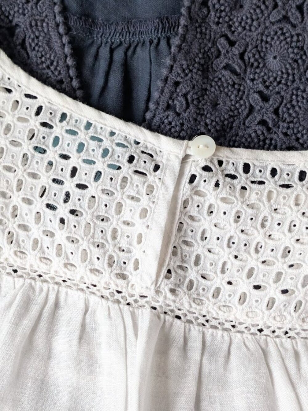 Cynthia Rowley Womens White LINEN Eyelet Blouse Long Sleeve Hook Eye Closure XS - Picture 7 of 12